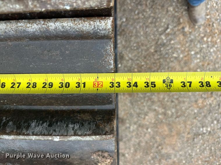 image for item ER8995 2013 Caterpillar D6N LGP dozer