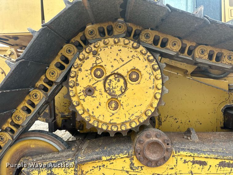 image for item ER8995 2013 Caterpillar D6N LGP dozer