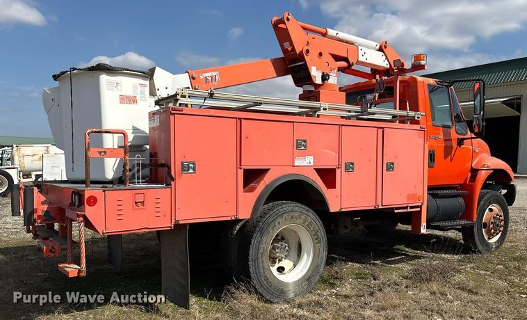 image for item EY9980 2010 International 4300 bucket truck