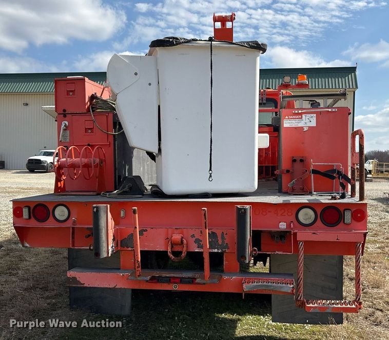 image for item EY9980 2010 International 4300 bucket truck