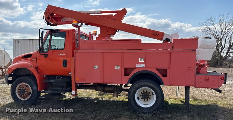 image for item EY9980 2010 International 4300 bucket truck