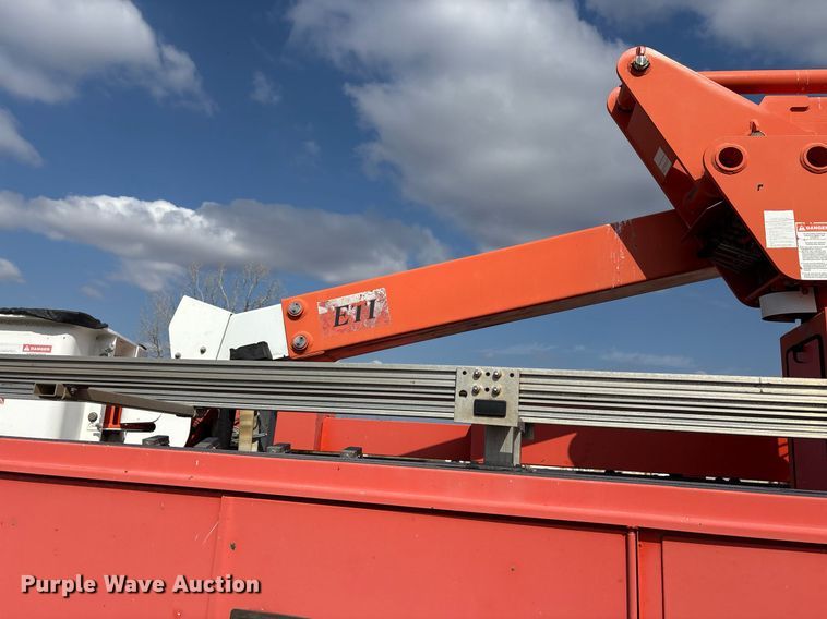 image for item EY9980 2010 International 4300 bucket truck