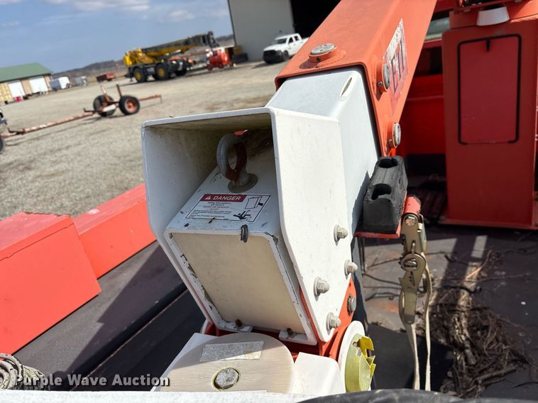 image for item EY9980 2010 International 4300 bucket truck