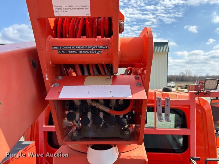 image for item EY9980 2010 International 4300 bucket truck