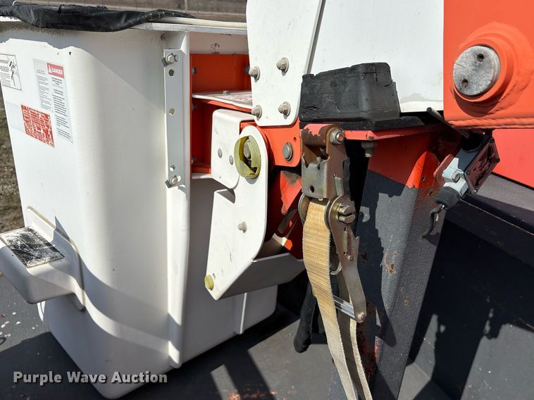 image for item EY9980 2010 International 4300 bucket truck