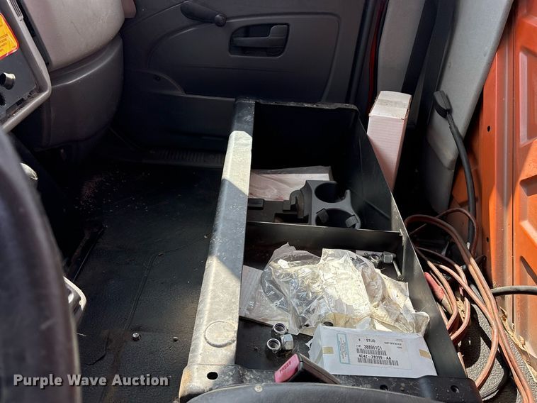 image for item EY9980 2010 International 4300 bucket truck