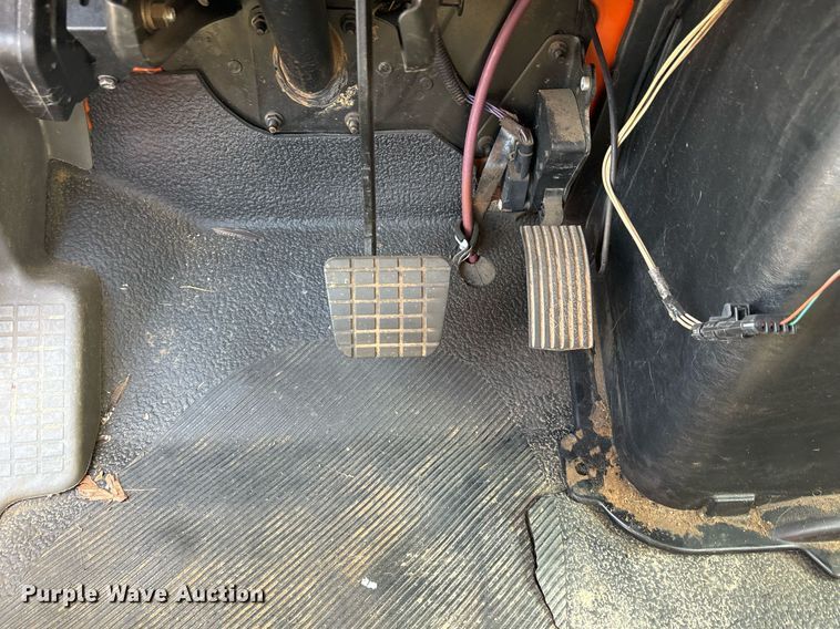 image for item EY9980 2010 International 4300 bucket truck