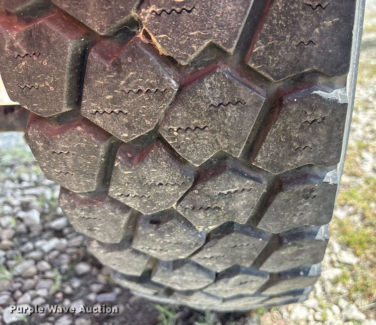 image for item EY9980 2010 International 4300 bucket truck