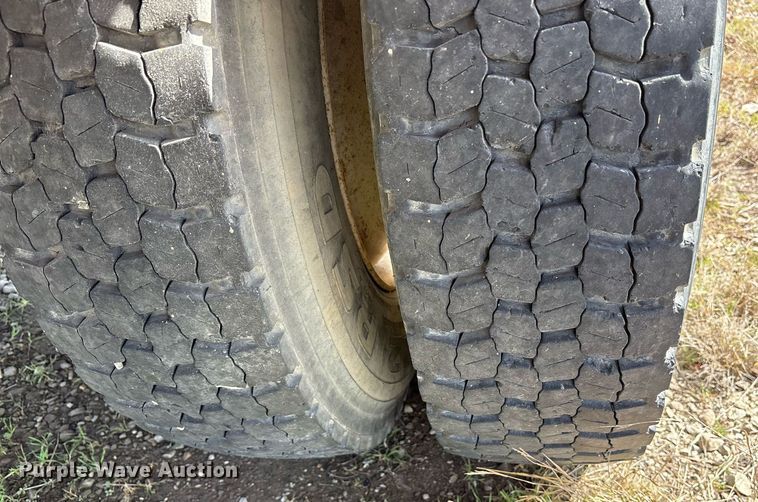 image for item EY9980 2010 International 4300 bucket truck