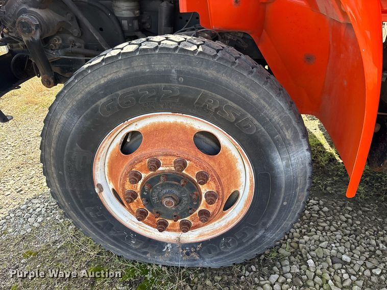 image for item EY9980 2010 International 4300 bucket truck