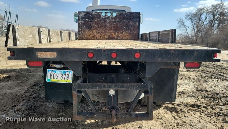 image for item NB9867 1978 Ford 700 flatbed truck