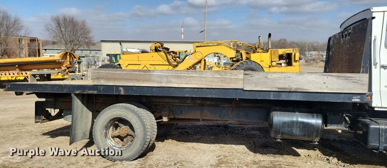 image for item NB9867 1978 Ford 700 flatbed truck