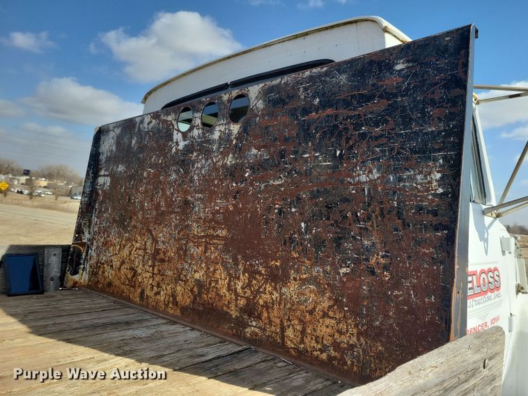 image for item NB9867 1978 Ford 700 flatbed truck