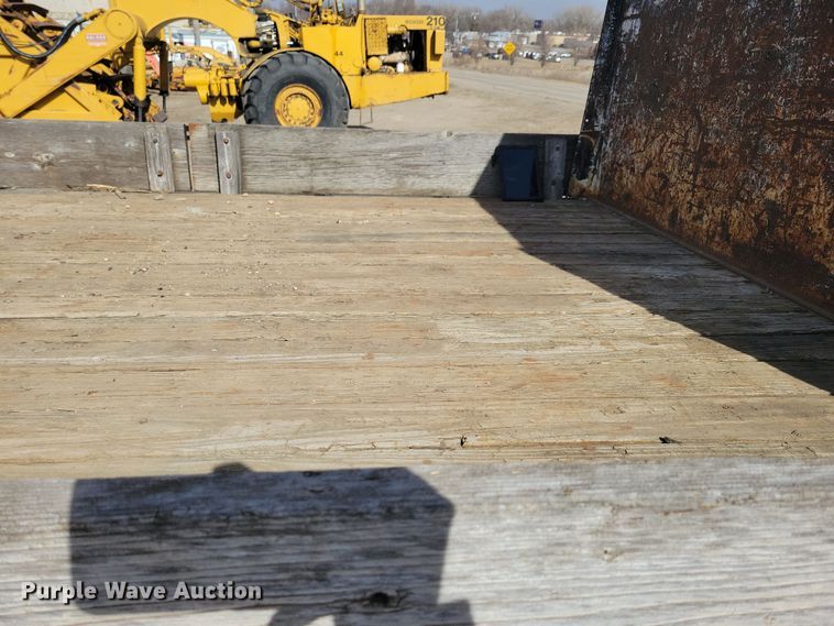 image for item NB9867 1978 Ford 700 flatbed truck