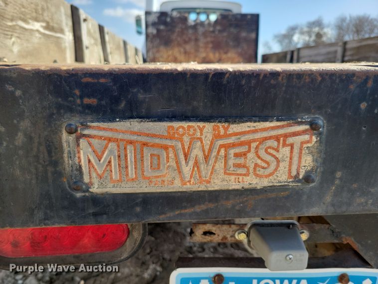 image for item NB9867 1978 Ford 700 flatbed truck