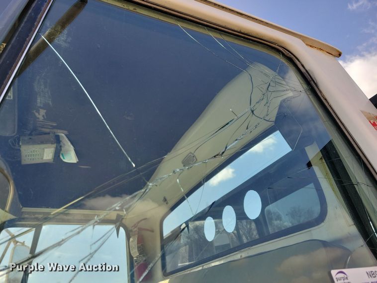 image for item NB9867 1978 Ford 700 flatbed truck