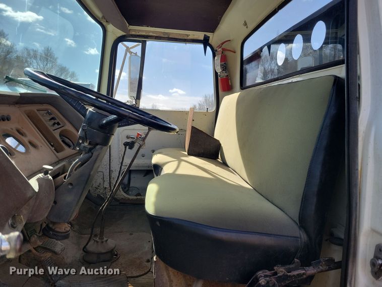 image for item NB9867 1978 Ford 700 flatbed truck