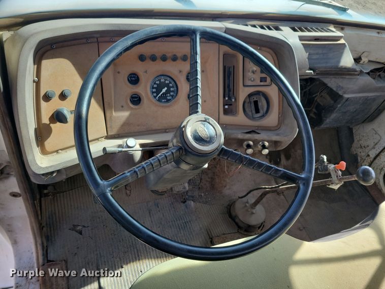 image for item NB9867 1978 Ford 700 flatbed truck