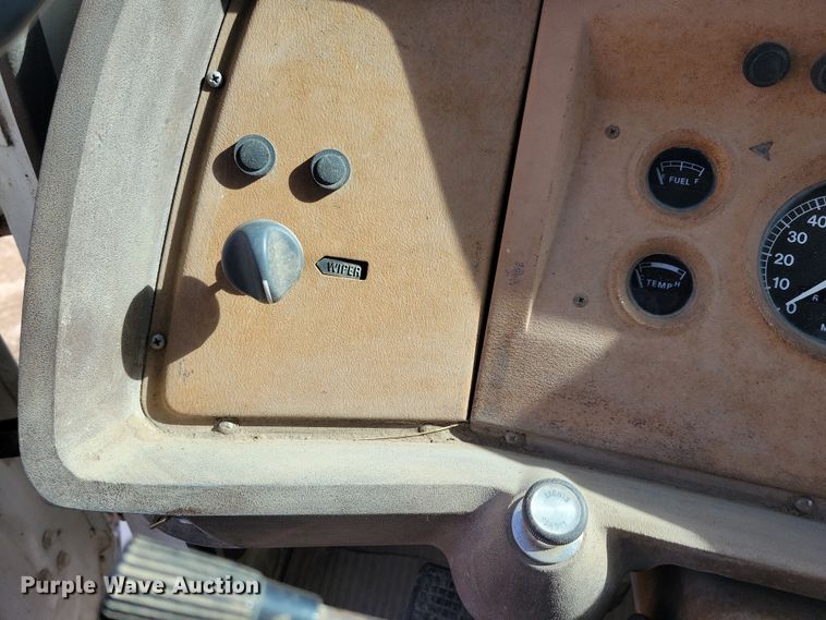 image for item NB9867 1978 Ford 700 flatbed truck