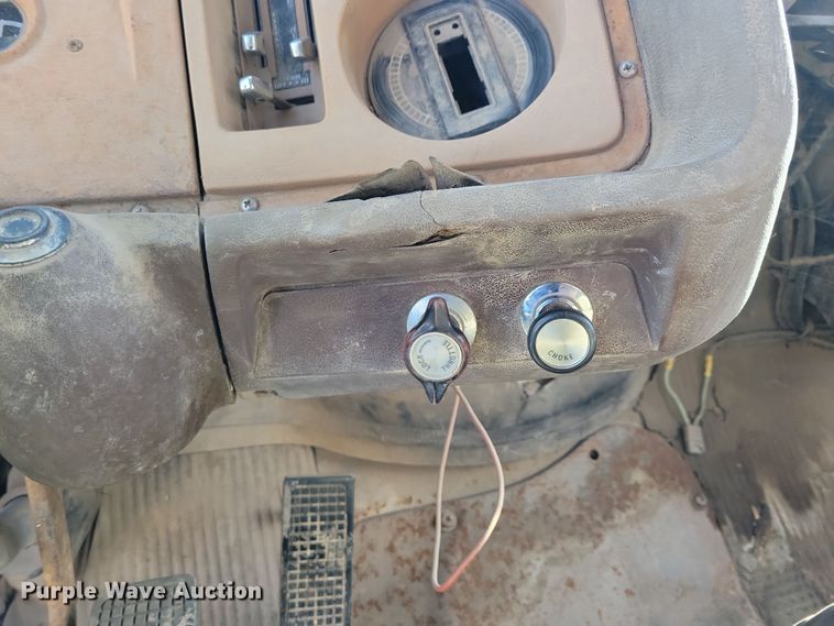 image for item NB9867 1978 Ford 700 flatbed truck