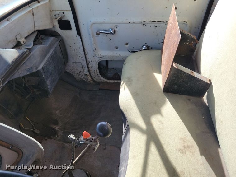 image for item NB9867 1978 Ford 700 flatbed truck