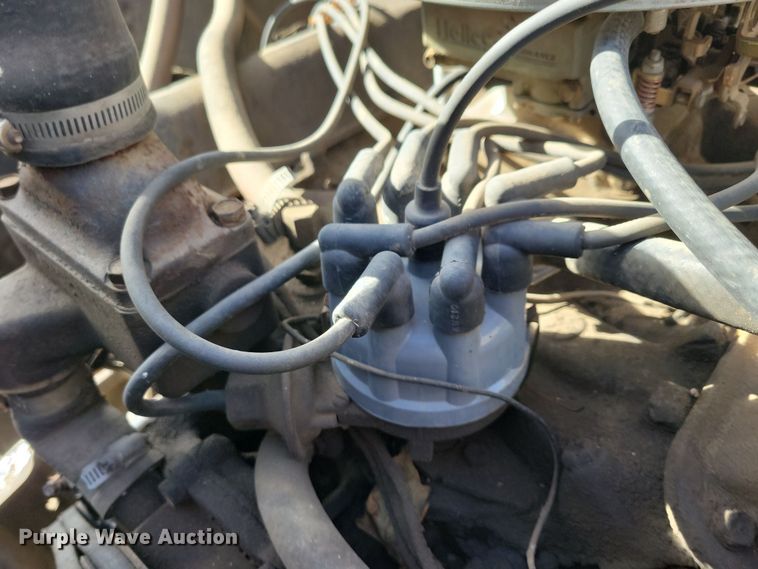 image for item NB9867 1978 Ford 700 flatbed truck