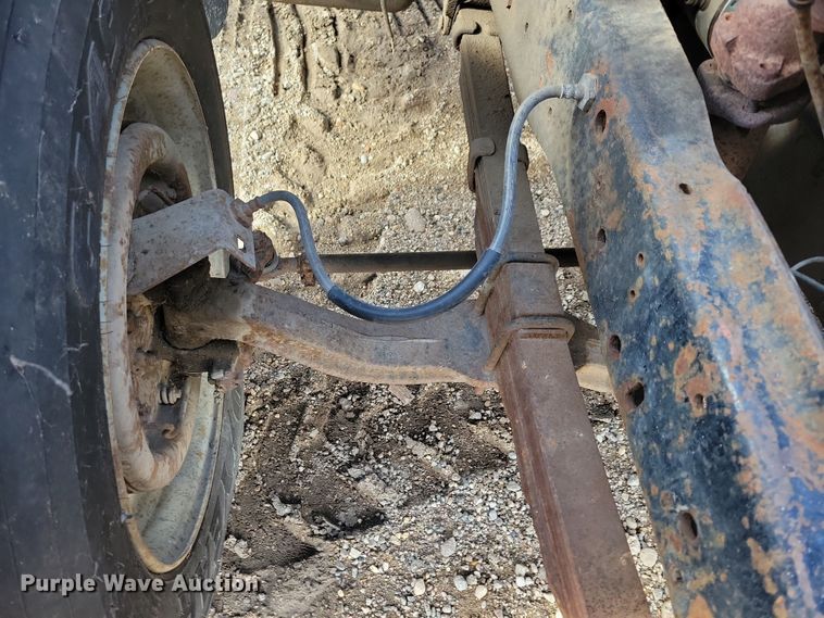 image for item NB9867 1978 Ford 700 flatbed truck