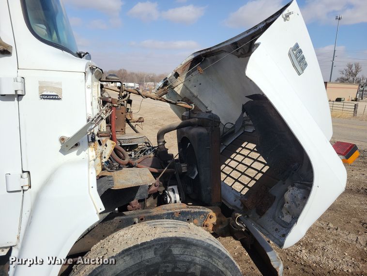 image for item NB9867 1978 Ford 700 flatbed truck