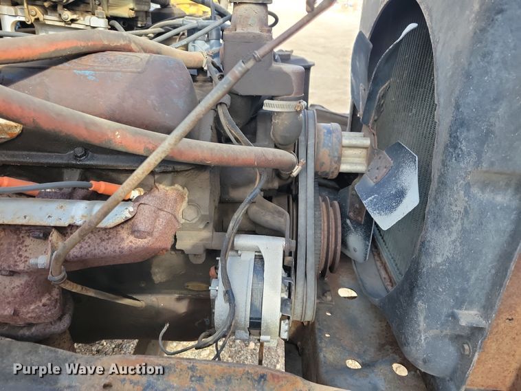 image for item NB9867 1978 Ford 700 flatbed truck