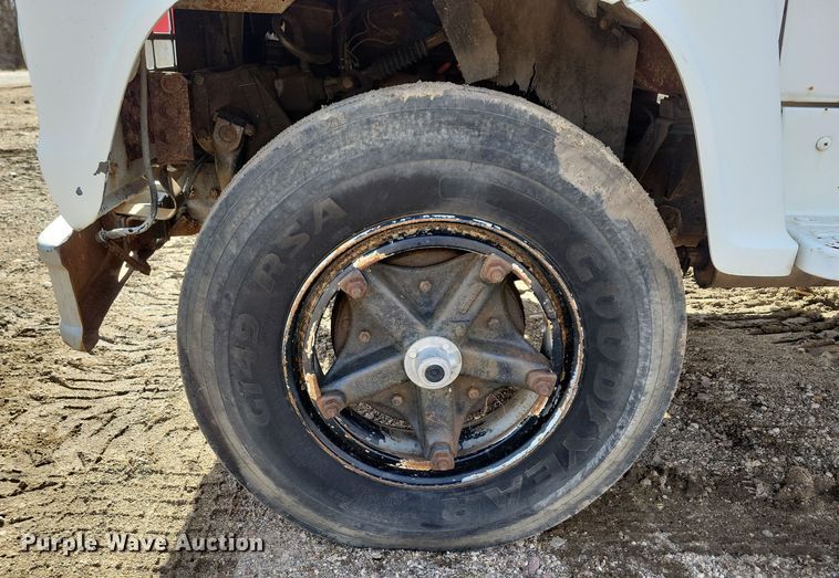 image for item NB9867 1978 Ford 700 flatbed truck