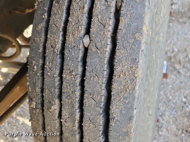 image for item NB9867 1978 Ford 700 flatbed truck