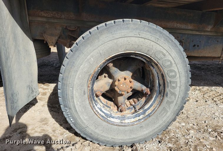 image for item NB9867 1978 Ford 700 flatbed truck