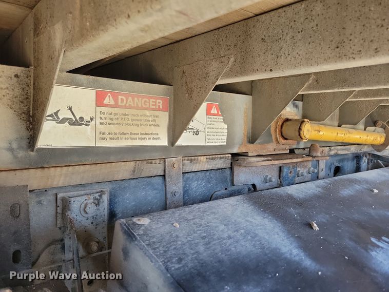 image for item NB9892 2015 Dodge Ram 5500 dump flatbed truck