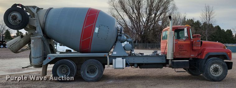 image for item NB9981 1997 Mack RD690S ready mix truck