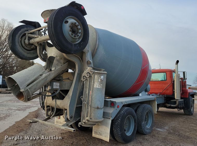 image for item NB9981 1997 Mack RD690S ready mix truck