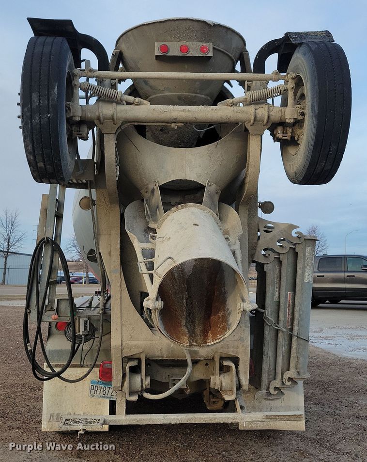 image for item NB9981 1997 Mack RD690S ready mix truck