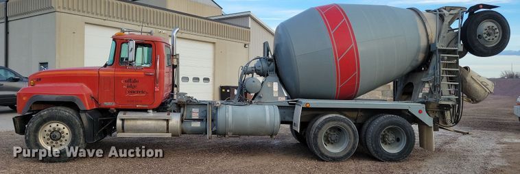 image for item NB9981 1997 Mack RD690S ready mix truck