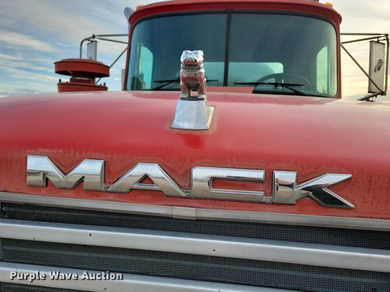image for item NB9981 1997 Mack RD690S ready mix truck