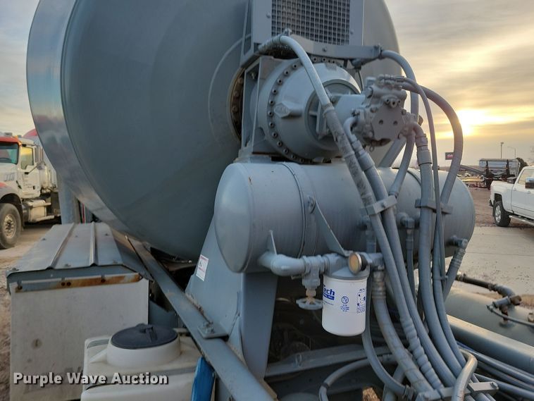 image for item NB9981 1997 Mack RD690S ready mix truck