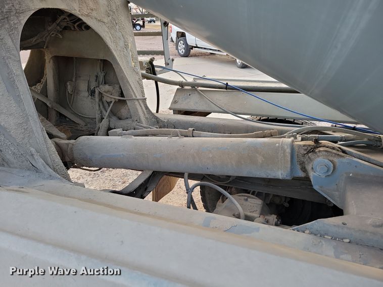 image for item NB9981 1997 Mack RD690S ready mix truck