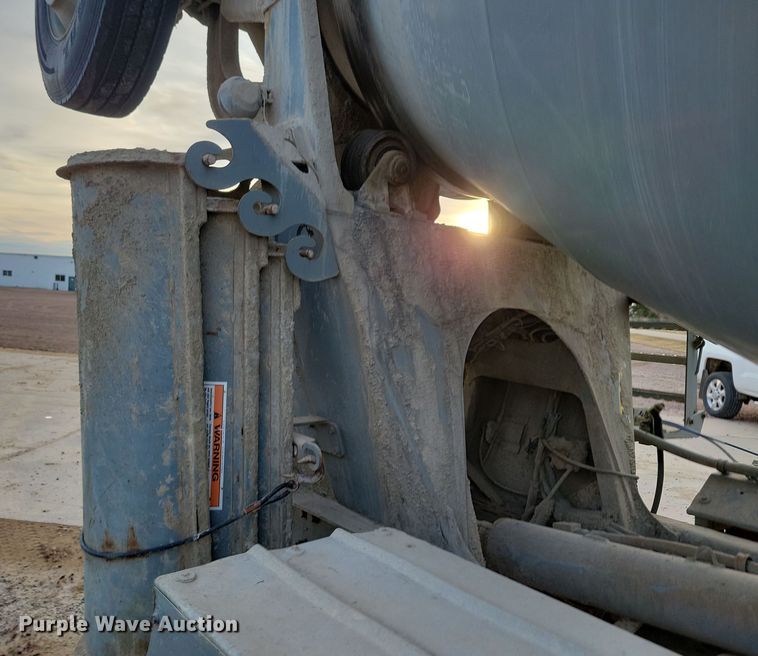 image for item NB9981 1997 Mack RD690S ready mix truck