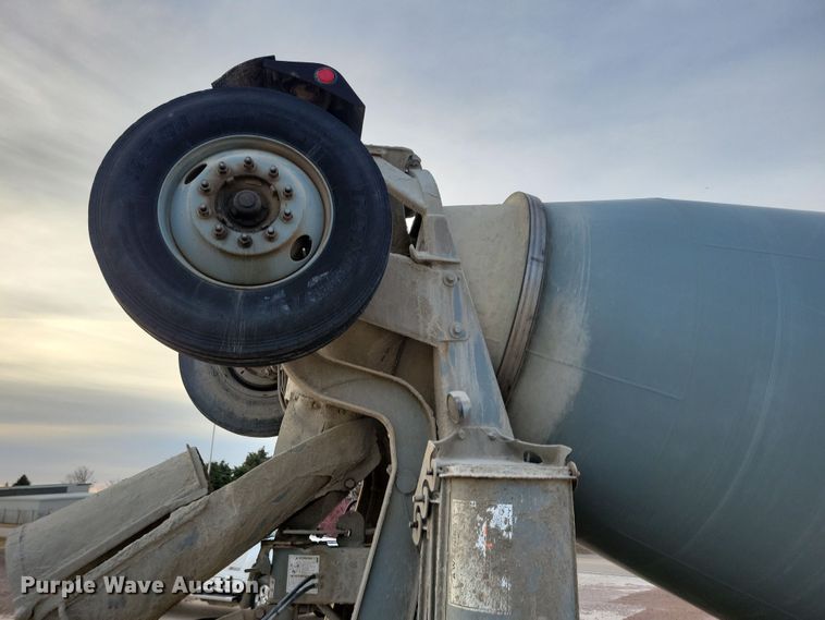 image for item NB9981 1997 Mack RD690S ready mix truck