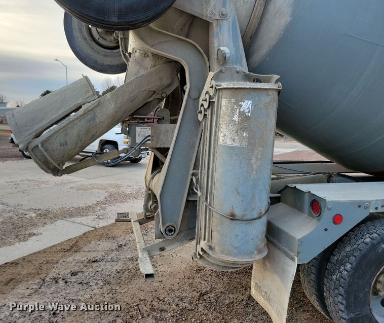 image for item NB9981 1997 Mack RD690S ready mix truck