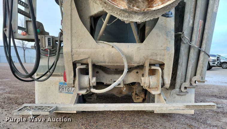 image for item NB9981 1997 Mack RD690S ready mix truck