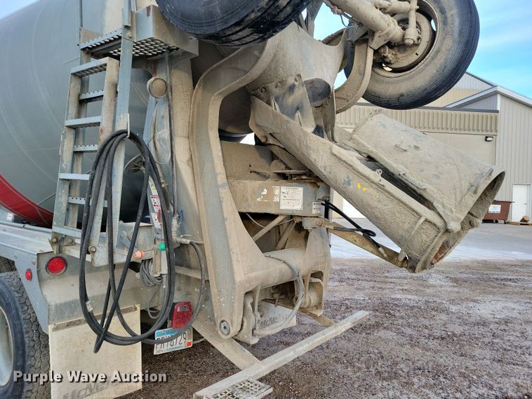 image for item NB9981 1997 Mack RD690S ready mix truck