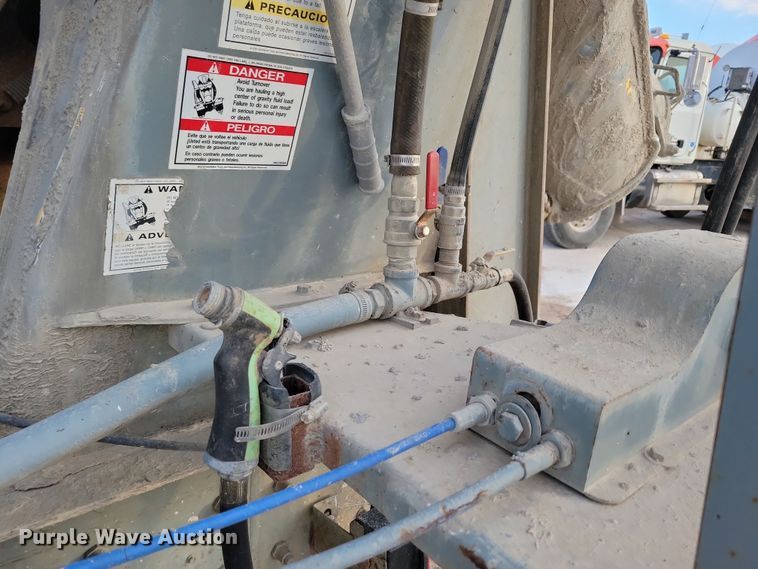 image for item NB9981 1997 Mack RD690S ready mix truck