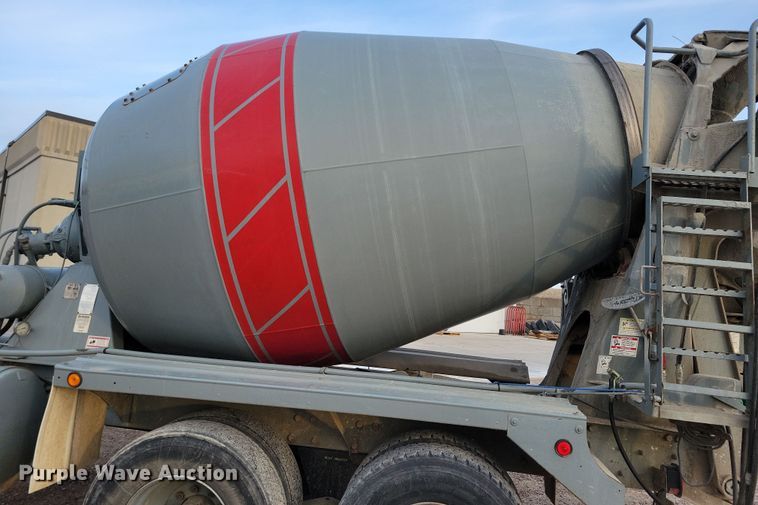 image for item NB9981 1997 Mack RD690S ready mix truck