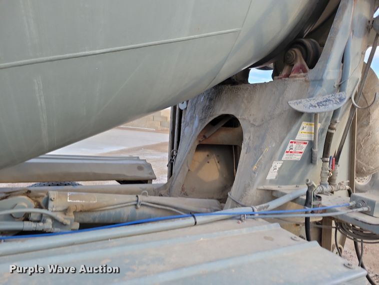 image for item NB9981 1997 Mack RD690S ready mix truck