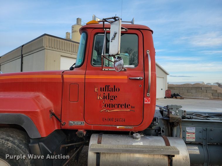 image for item NB9981 1997 Mack RD690S ready mix truck