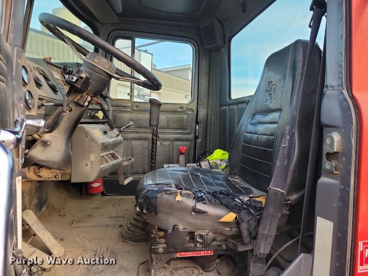 image for item NB9981 1997 Mack RD690S ready mix truck